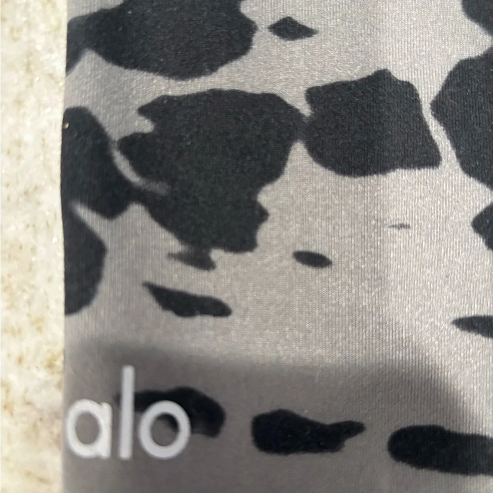 ALO Yoga, gray and black tie dye cropped high waisted leggings size XS